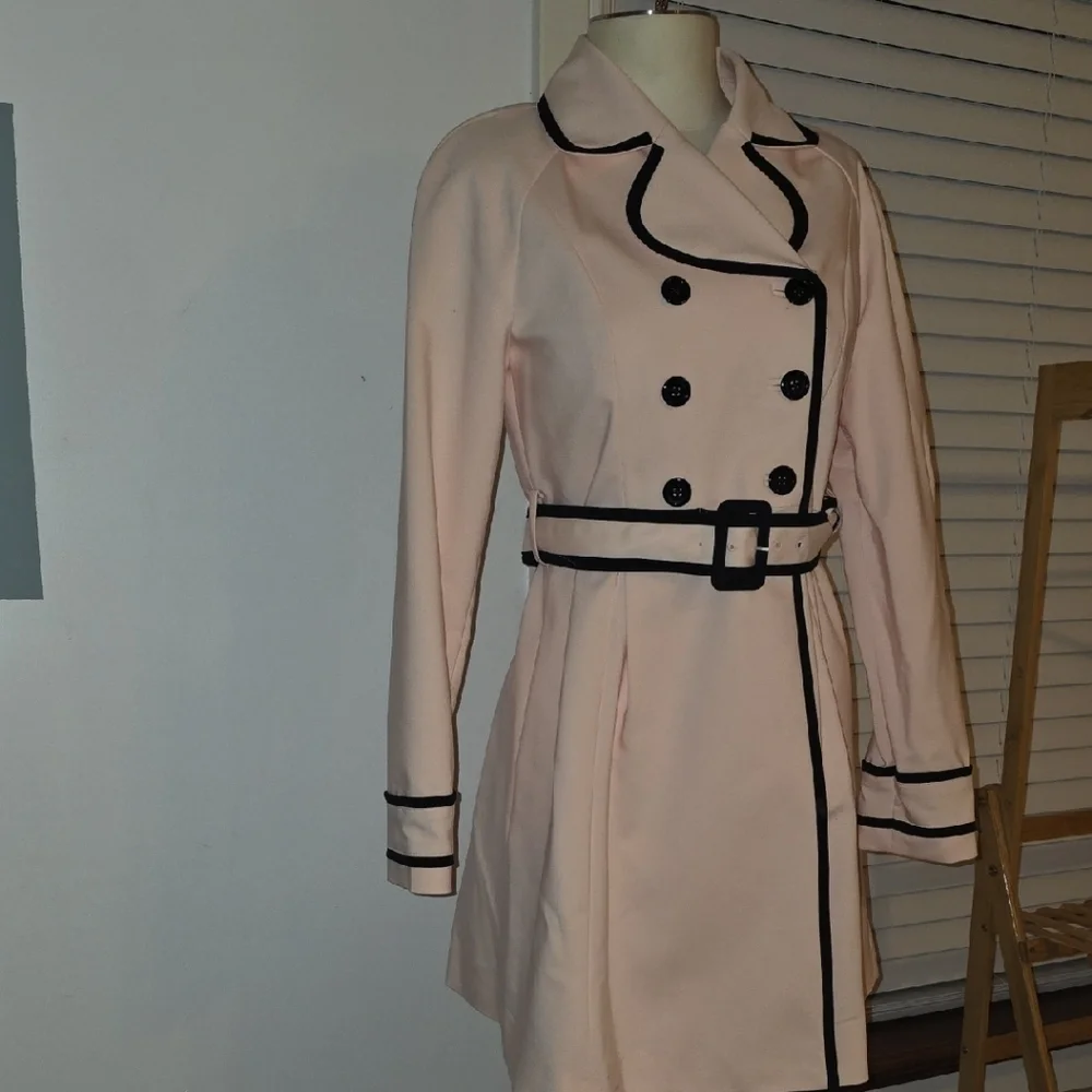 Elle Pink Trench Coat with Black Trim Like New - Picture 5 of 5